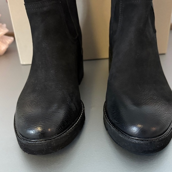 New Donald J. Pliner Black Heeled Boots Size 9 - Picture 2 of 9